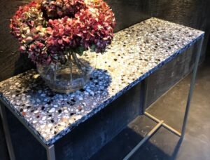 ビールストーンのテーブルでお部屋を華やかにしよう！