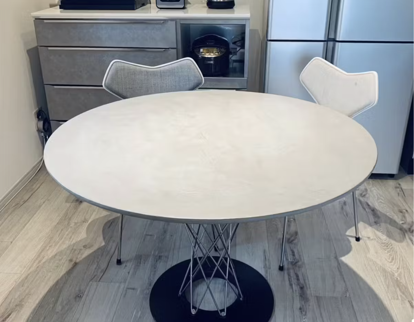 モールテックスの丸テーブルの魅力とは？おしゃれなインテリアに最適！