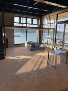 モールテックスは床もカッコよく仕上げられます！