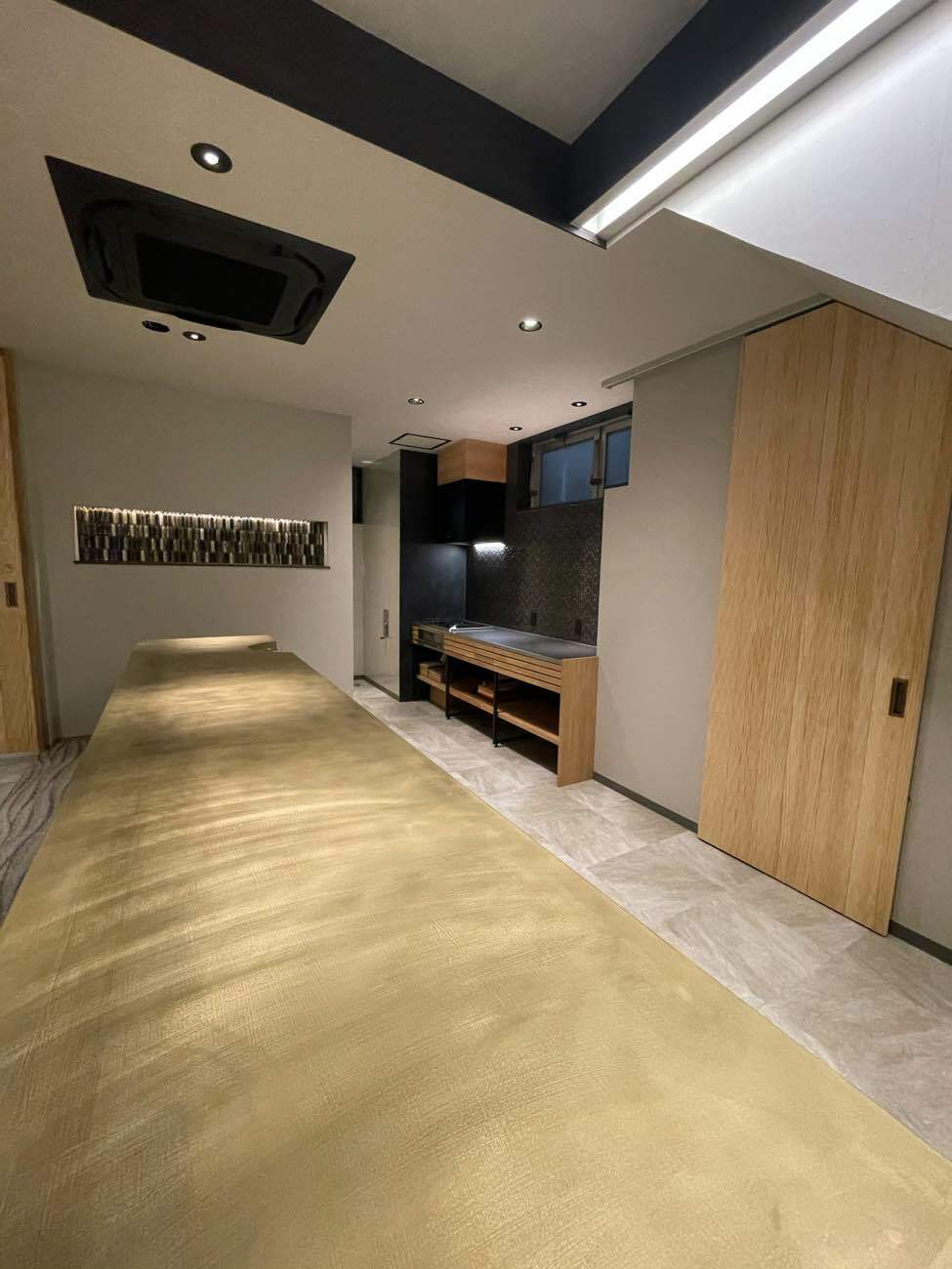 ミダスメタルで高級感溢れるバーカウンターに！　雅トータルデザイン様　施工事例