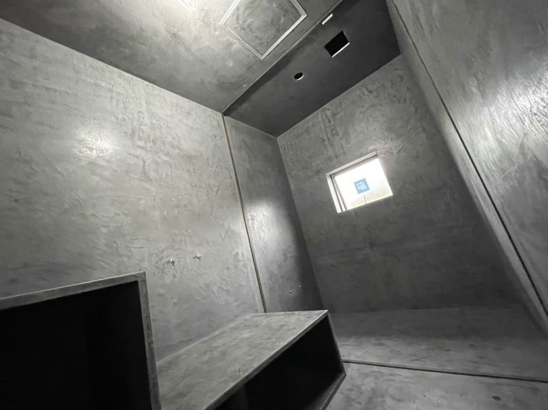 40㎡　浴室全面モルタル色のモールテックス！　田口工業様