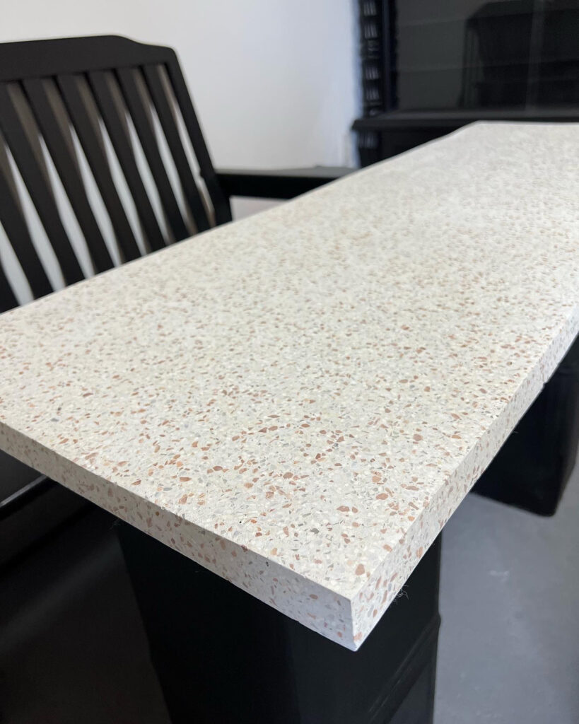 ビールストーンは家具什器にも使用可能！　HIROTAPRO様施工事例