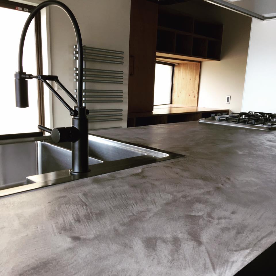 モールテックスの施工事例　ブラックキッチンカウンター　2017　愛知