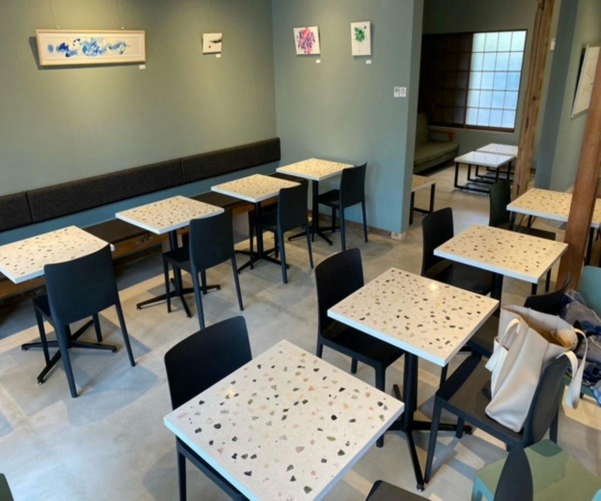 ビールストーンでポップなテーブル天板に仕上げる　茂木左官リファイン様施工事例｜case126