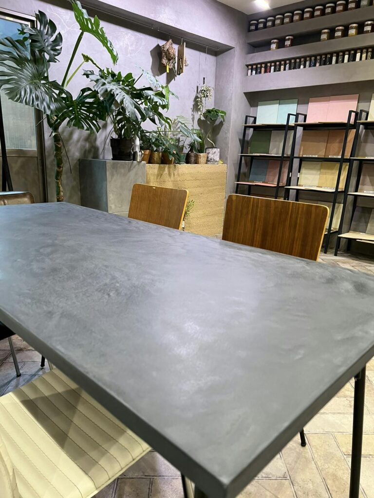 事務所のテーブルにサカンアートオリジナルカラー！　Ribre様施工事例｜case132