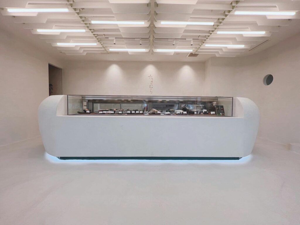 ホワイトのモールテックスで神秘的な空間に　鎌ヒロ左官工舎様施工事例｜case154