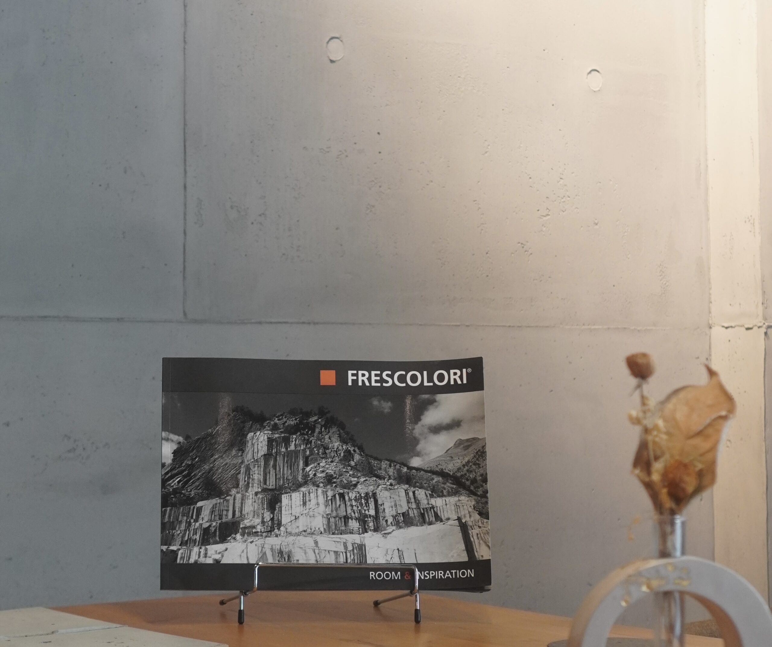 日本初上陸のフレスカラリで打ちっぱなしを実現｜施工事例