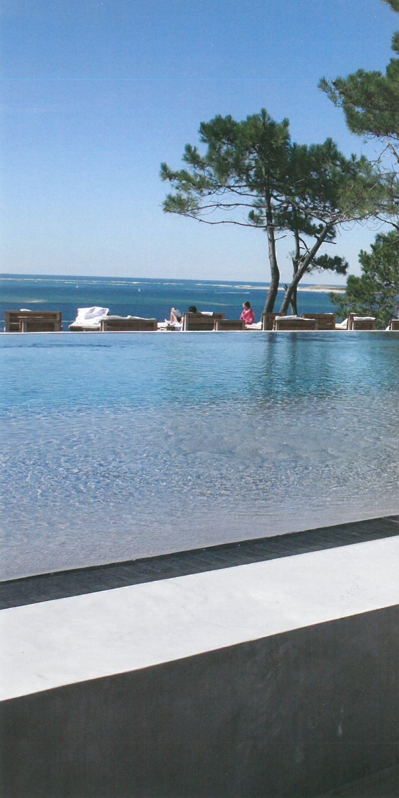 モールテックスで仕上げた屋外プール