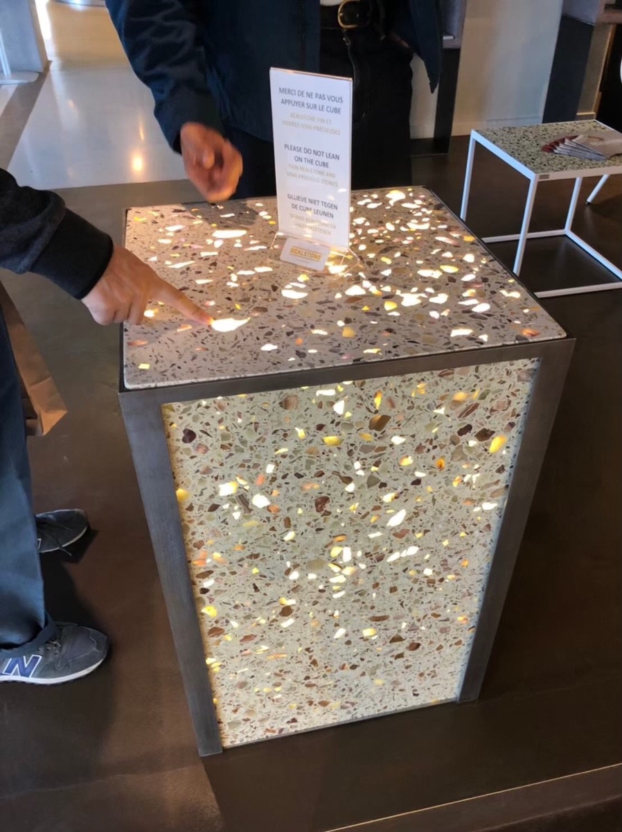 ビールストーン　光を通すテラゾー仕上げの間接照明