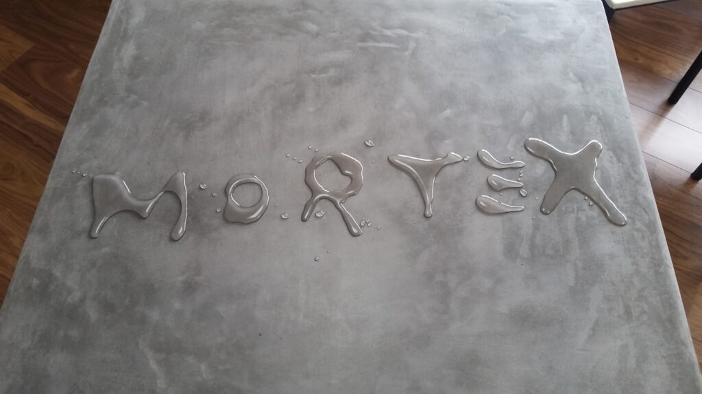 テーブルとチェアにモールテックスを施工！イイ感じ