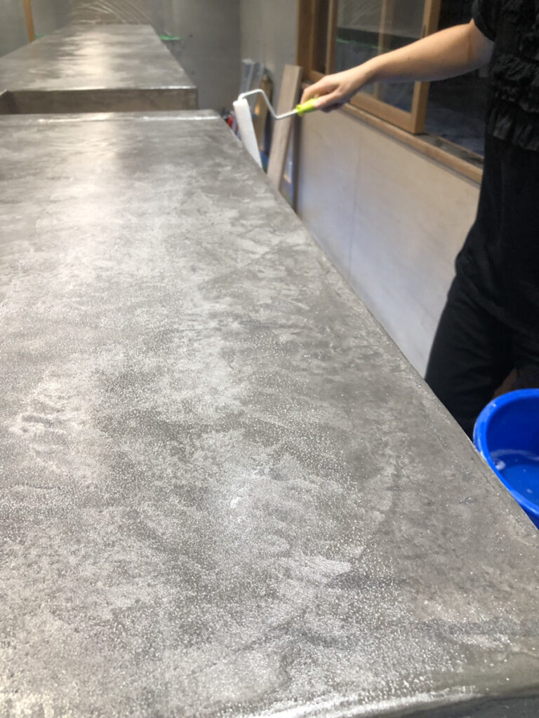 モールテックスでテーブルの雰囲気を変える　　水谷外構様